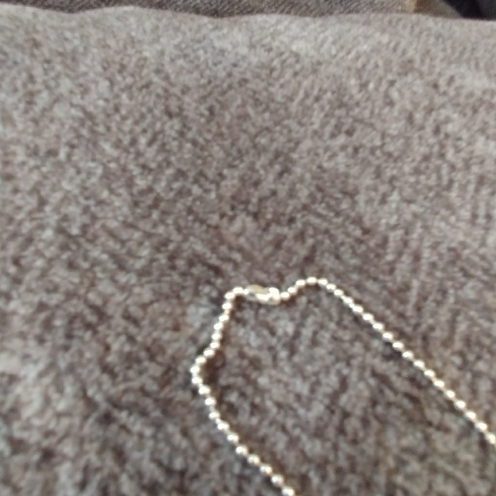 A beautiful purple necklace. - Picture 3 of 3